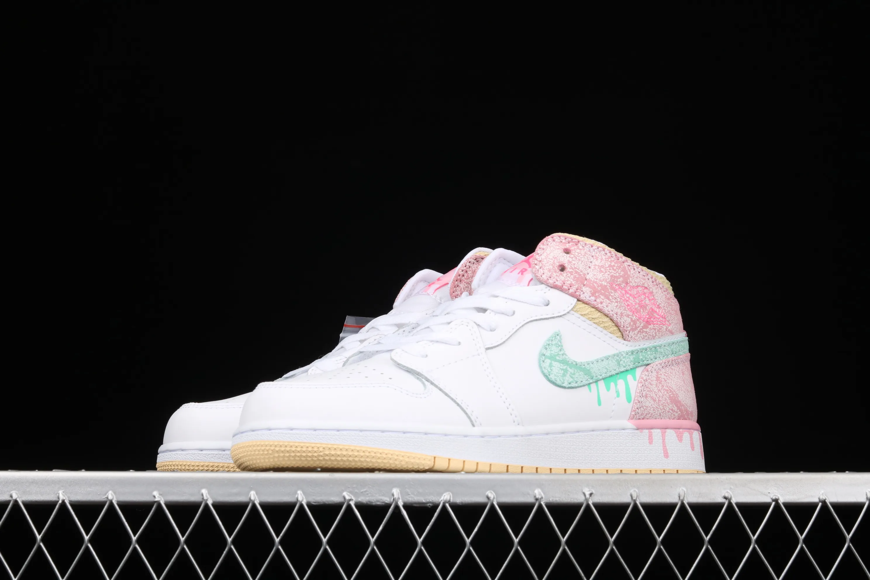 All categories Air Jordan Jordan series basketball shoes Air Jordan 1 Mid P version Air Jordan 1 Mid GS AJ1 Joe 1 Ice Cream Zhongbang basketball shoes DD1666-100